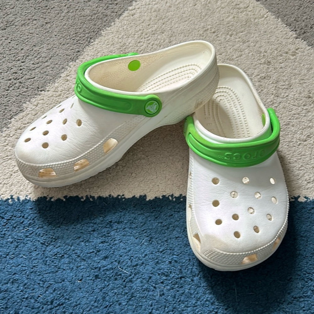 Crocs! White with green strap 🤍 💚